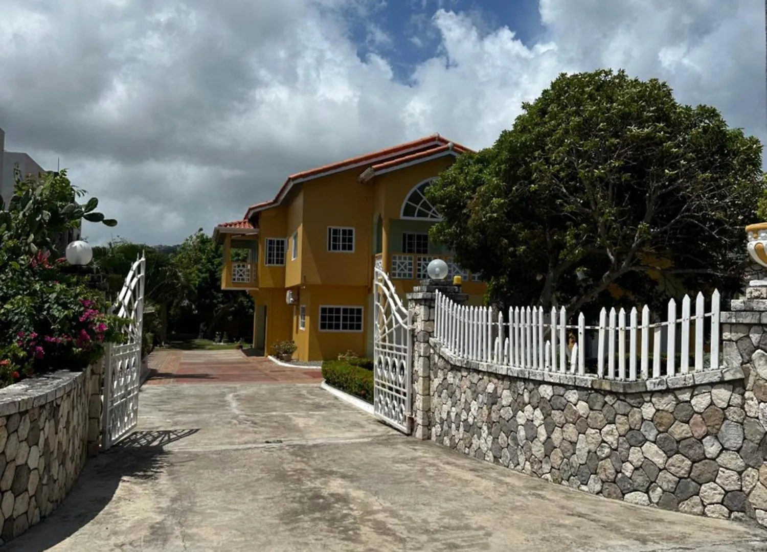 Evelyn Villa Tower Isle